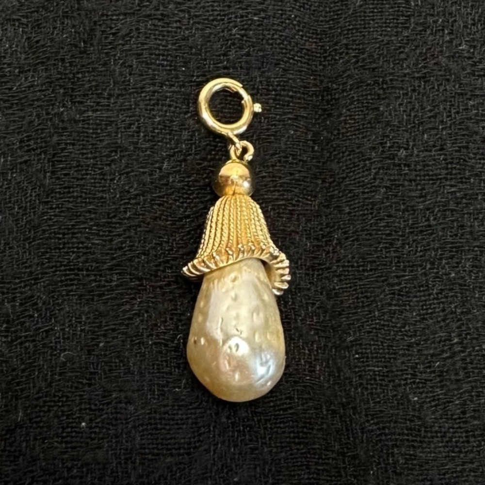 Faux Pearl Charm Gold Tone Vintage Baroque Style Teardrop Detachable 2" - Picture 5 of 5